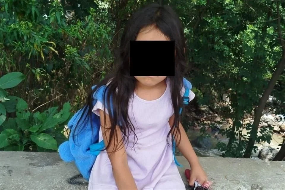 Niña de 7 años es abandonada por su mamá en parque de CDMX