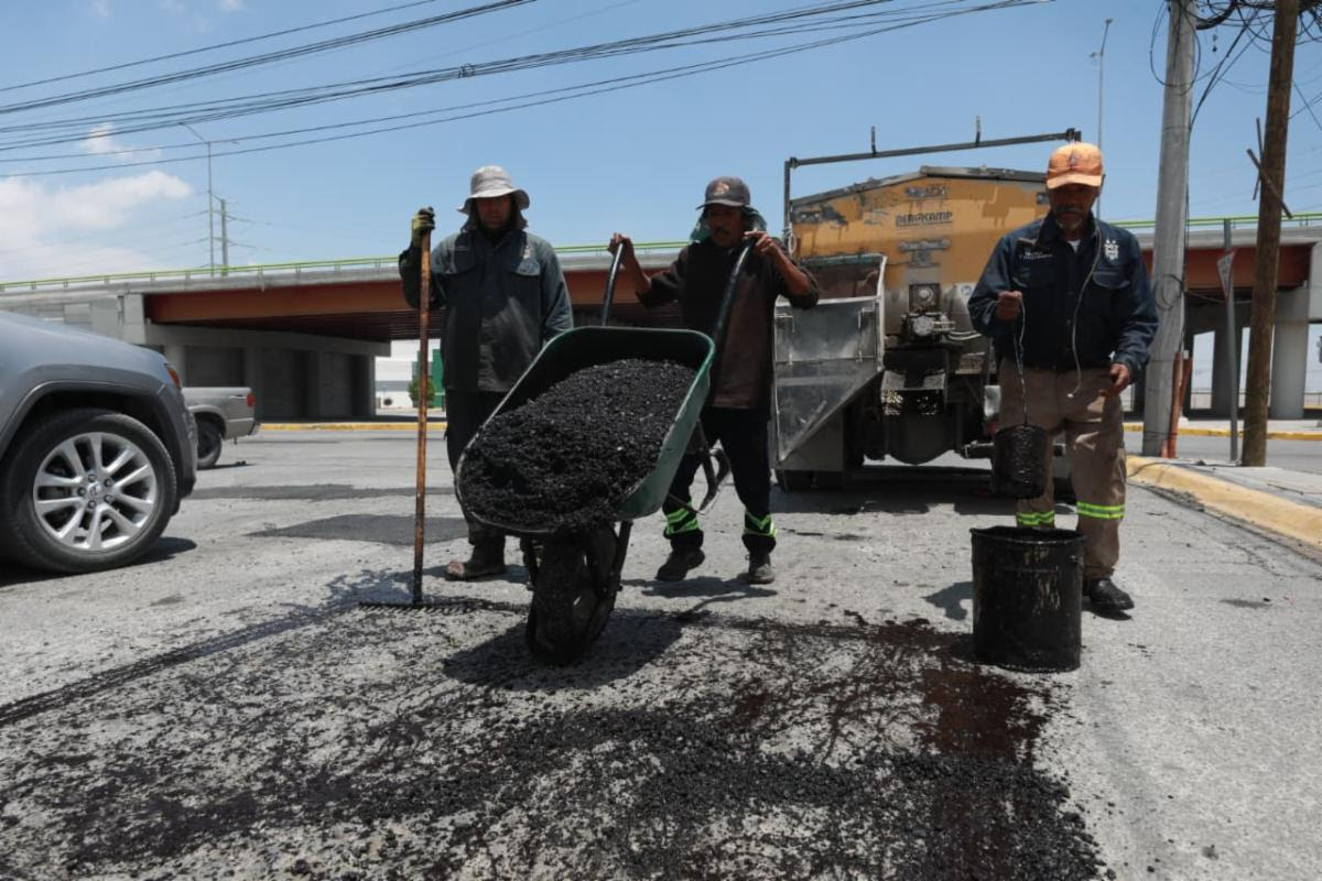 Atiende Javier Díaz reportes rehabilitando más vialidades