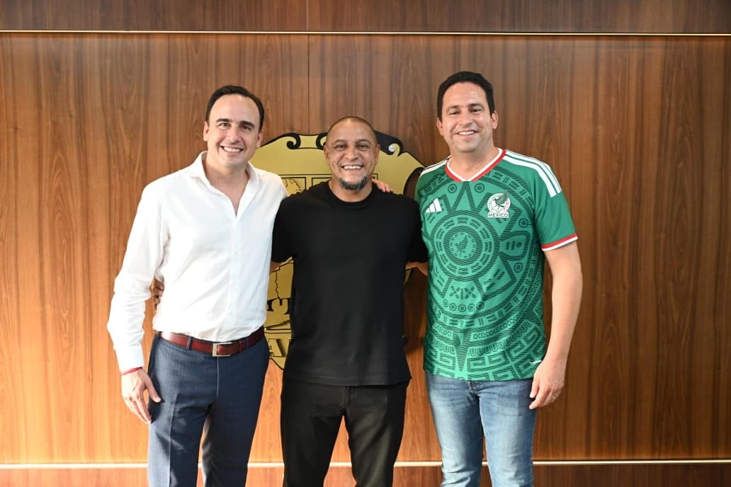 Visita Roberto Carlos a Saltillo; destaca seguridad de la ciudad