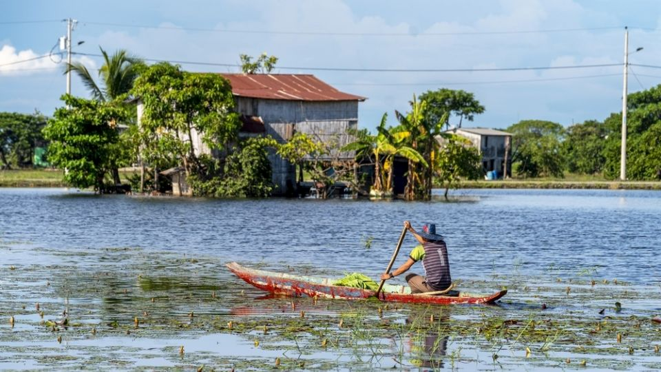 Inundaciones en Ecuador: rescatan a 48 personas que fueron arrastradas por un río