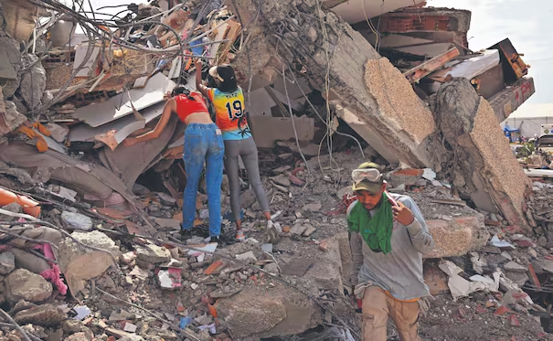 Sube a 2 mil 954 el balance de muertos por terremotos en Venezuela; van 16 mil 592 heridos