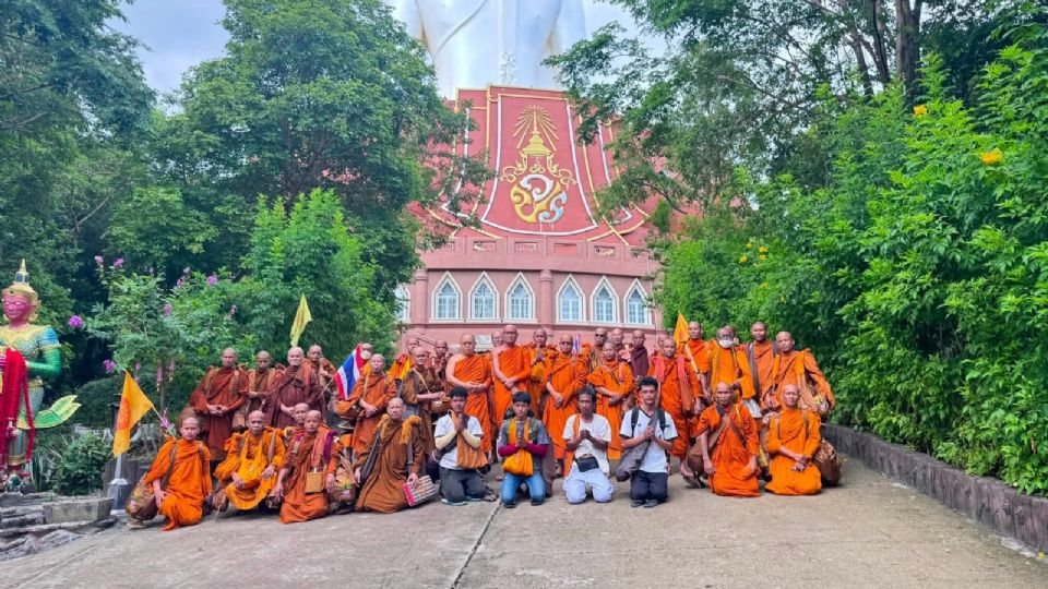 Niño de 11 años atropella con una camioneta a un grupo de monjes en Tailandia; hay nueve muert*s
