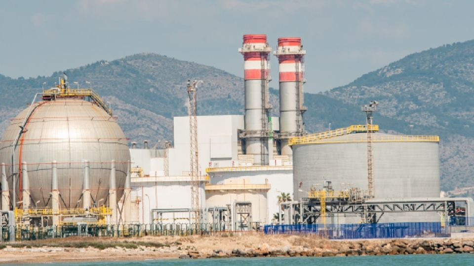 EU revocaría la licencia que autorizaba el comercio de petróleo iraní tras nueva escalada de tensiones en Ormuz: funcionario