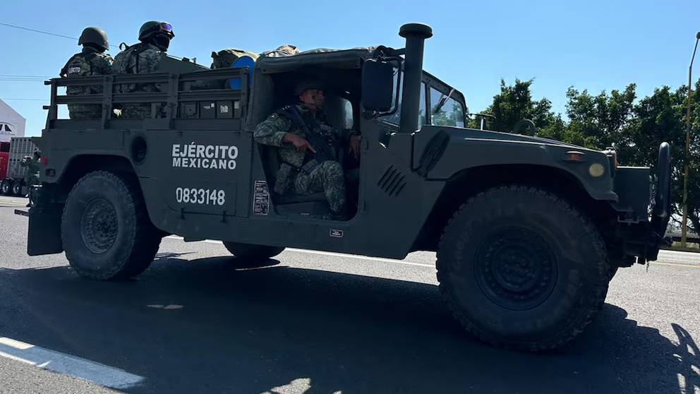 Ejército localiza narco-campamento con 180 mil dosis de cristal y arsenal en El Rosario, Sinaloa