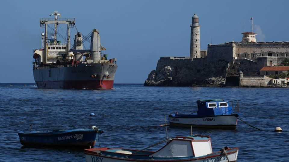 EU anuncia 10 nuevas sanciones en Cuba; incluye a importadora de combustible subsidiado desde México