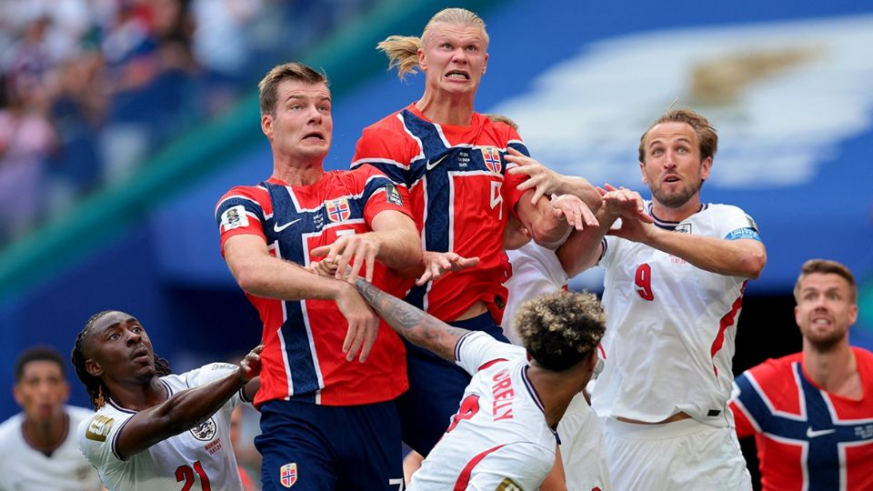 Delantero noruego recibe amenaz4s de muert* y le piden que se suicid* por no dar un pase de gol a Haaland ante Inglaterra