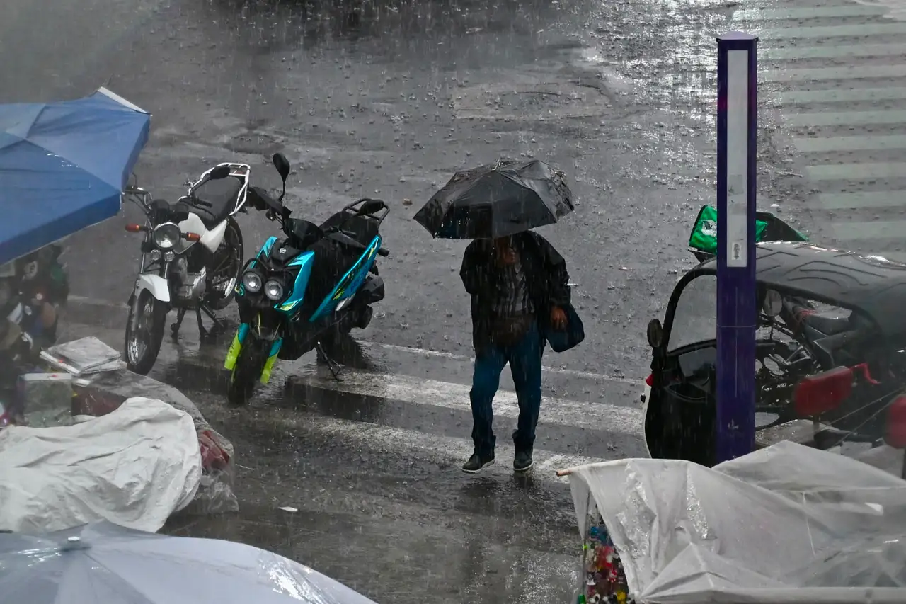 Llega ahora el monzón mexicano y azotará con más lluvias y vientos fuertes este martes