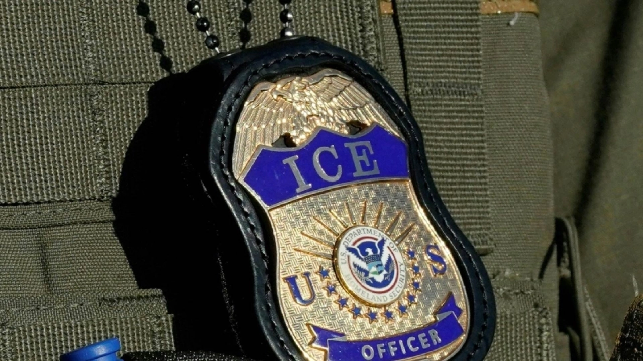 El ICE suspende las detenciones de autos tras la m*erte de dos inmigrantes en Texas y Maine
