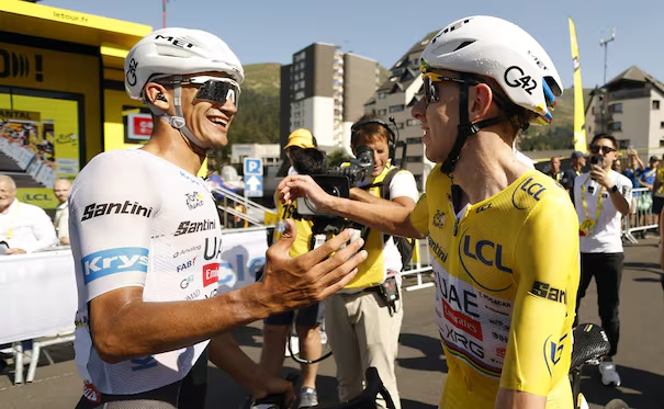 Isaac del Toro sufre en la décima etapa del Tour de Francia y cae al séptimo lugar general