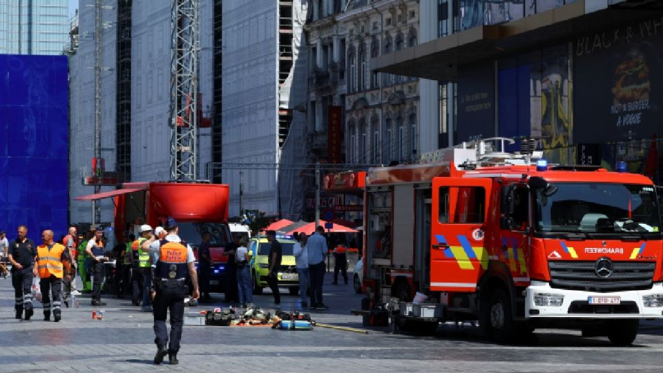 Incendio en edificio en obra deja varios muert*s y desaparecidos en Bruselas