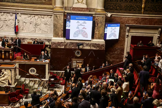 Francia aprueba ley que legaliza la eutanasia y el su*cidio asistido; es aplicable a pacientes con enfermedades irreversibles graves