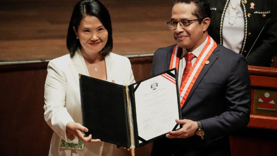 Keiko Fujimori recibe su constancia como ganadora de la presidencia de Perú