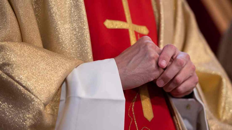 Procesan a sacerdote señalado por abus*r s*xualmente de una menor de 17 años en CDMX