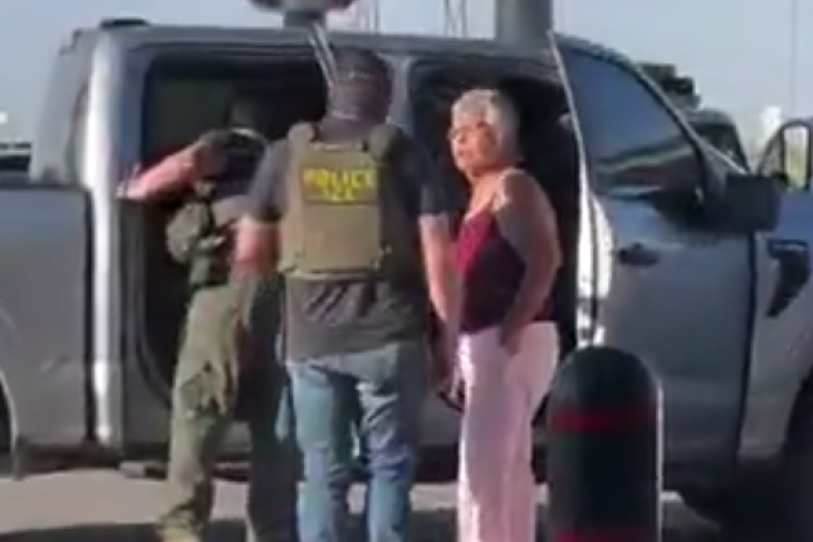 Captan a agentes de ICE deteniendo a una abuelita nativa americana por parecer “migrante” | VIDEO