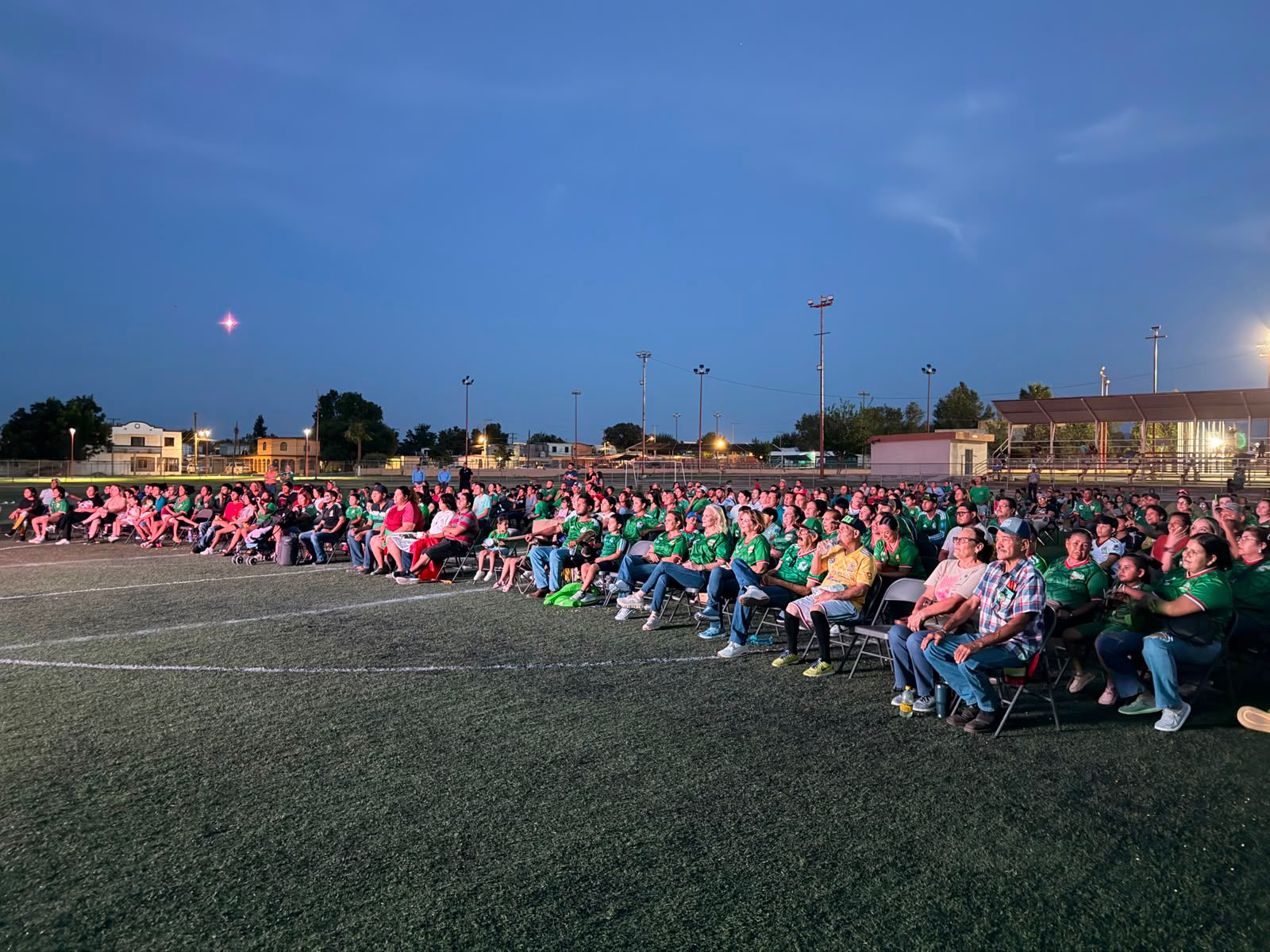 MÚZQUIZ VIBRA CON EL TRIUNFO DE MÉXICO EN UNA GRAN FIESTA FAMILIAR