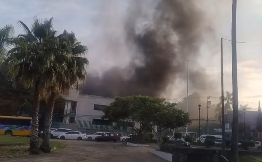 Sofocan incendio en área de papelería de hospital del IMSS en Cuernavaca; no hay lesionados